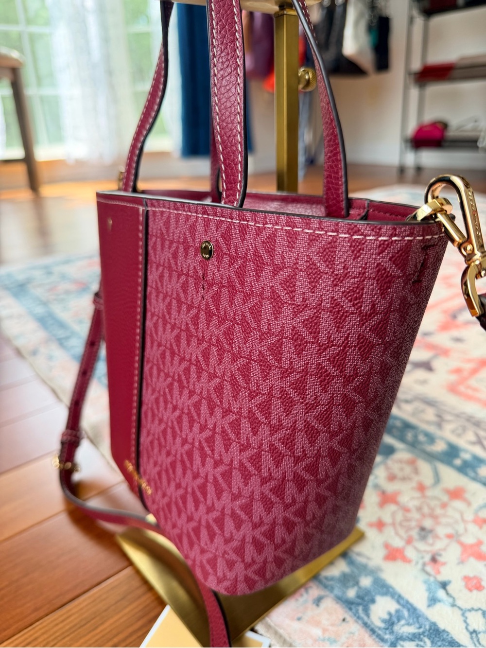 Michael Kors Flora Bag in Burgandy. Mixed-Media Monogram and Pebbled Leather NWT - Picture 4 of 10